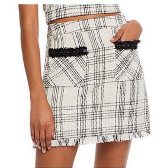 Aqua Dresses & Skirts - EUC Aqua White & Black Tweed Mini Skirt size M